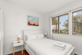 KozyGuru / Carindale / Immaculate 3 Beds Holiday Home QCA061
